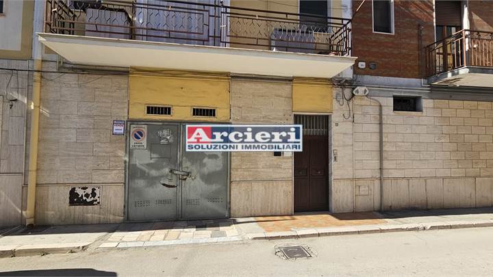 ZONA MEZZALUNA – VIA BRESSANONE , GARAGE